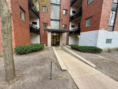 2327 W Wolfram St unit 311, Chicago, IL 60618 - photo 2