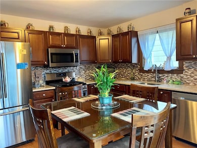 247 Regis Dr, Staten Island, NY 10314 - photo 6