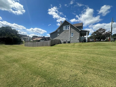 103 E Virginia St, Galax, VA 24333 - photo 2