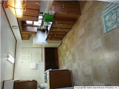 200 Locust Ave unit 1, Staten Island, NY 10306 - photo 6