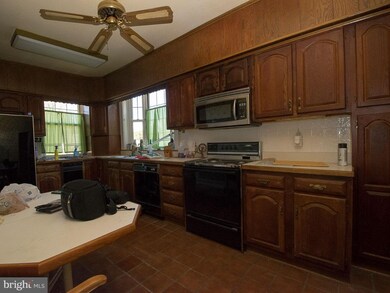 5301 Tilden Rd, Bladensburg, MD 20710 - photo 2
