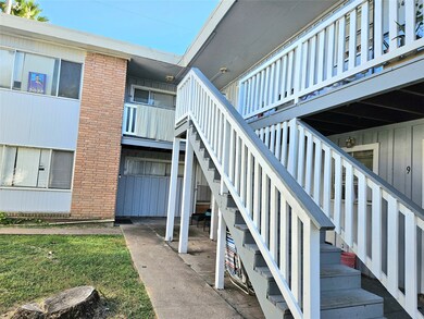 1109 Broadway Avenue J unit 15, Galveston, TX 77550 - photo 5