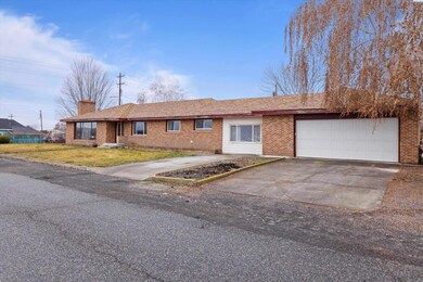 413 N Third, Connell, WA 99326 - photo 2