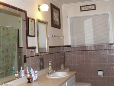 2104 Lamar Dr, Asheboro, NC 27203 - photo 4