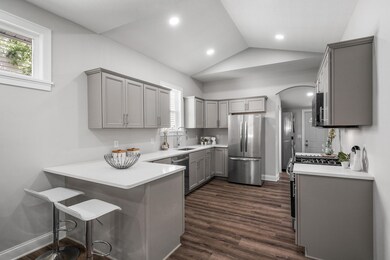 2122 Queen Ave N, Minneapolis, MN 55411 - photo 2