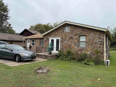 1604 W Childress St, Morrilton, AR 72110 - photo 2