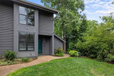 Enjoy end-unit privacy in this low-maintenance com