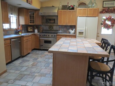 Eat-in Kitchen