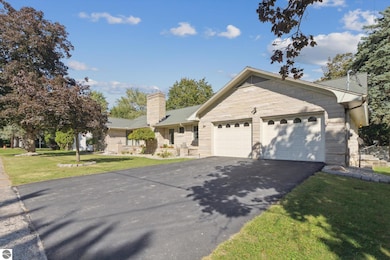 520 Yale Ave, Alma, MI 48801 - photo 4