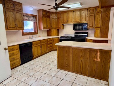 706 W Park, Hooker, OK 73945 - photo 6