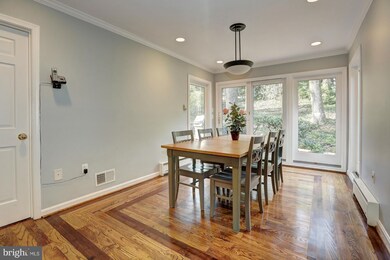 1318 Round Oak Ct, McLean, VA 22101 - photo 6