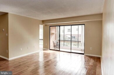 10212 Bushman Dr unit 214, Oakton, VA 22124 - photo 4