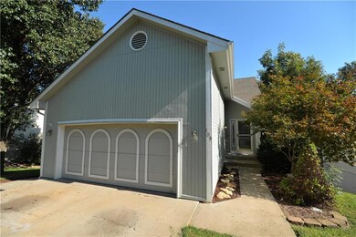 109 Timber Creek Cir, Lansing, KS 66043 - photo 2