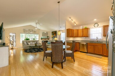 17 Gray Wolf Ln, Hendersonville, NC 28792 - photo 4