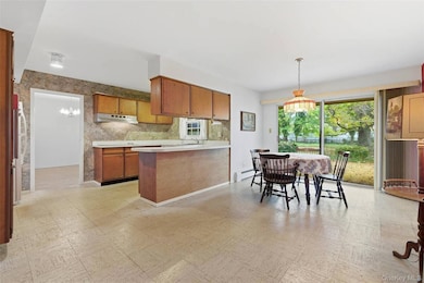 4 Mystic Ct, Stony Brook, NY 11790 - photo 7