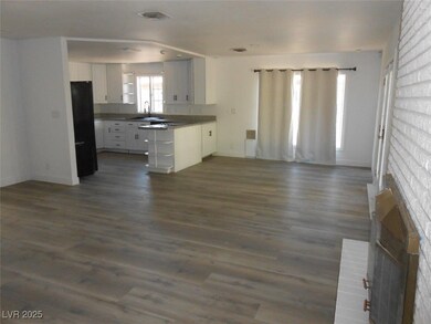 Kitchen featuring open floor plan, freestanding re