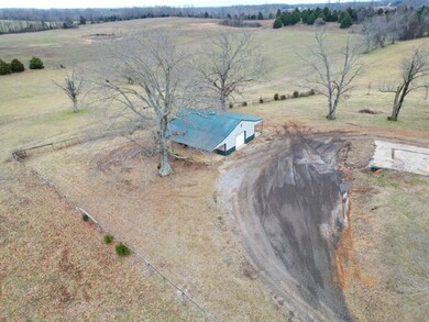 1038 Maple Valley Rd, Cumberland Furnace, TN 37051 - photo 5