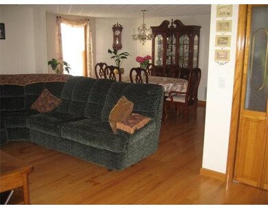 30 Burgess St, Lowell, MA 01851 - photo 2