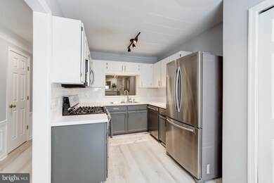 21803 Baldwin Square, Sterling, VA 20164 - photo 7