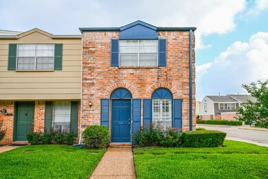 2/1 Townhome in briargrove steps from community po