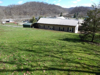 102 Sutton Ave, West Union, WV 26456 - photo 5
