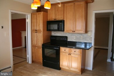 8917 Burbank Rd, Annandale, VA 22003 - photo 4