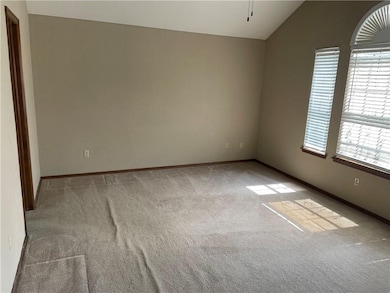 613 Golden Eagle Dr, Norman, OK 73072 - photo 3