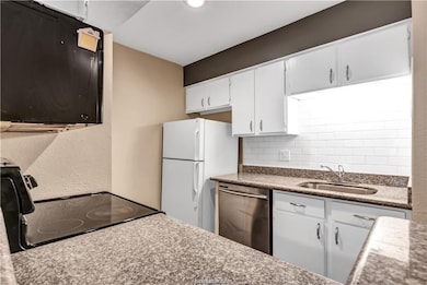 Kitchen with stainless steel dishwasher, freestand