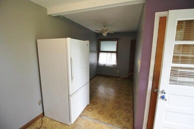 Eat-in Kitchen & Fridge