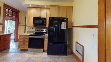 175-Summer-St-Auburn-Maine-04210-Kitchen