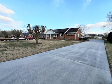 606 Henley St, Manchester, TN 37355 - photo 3