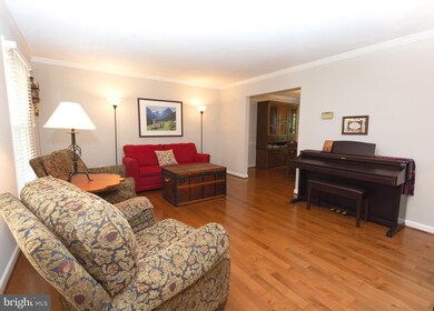 3524 Honey Locust Ct, Fairfax, VA 22033 - photo 3