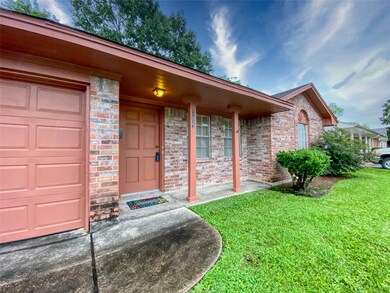 11023 Caribbean Ln, Houston, TX 77089 - photo 2