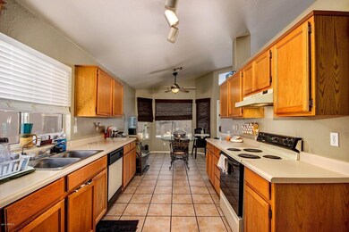 223 W Caroline Ln, Chandler, AZ 85225 - photo 5