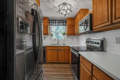 8-web-or-mls-1070-lockville-rd