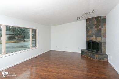 23-Living Room_2330