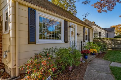 128 Everleth Ave, Warwick, RI 02888 - photo 4