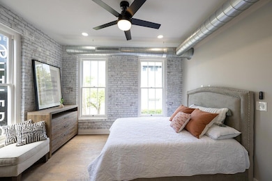 7- 70 Carolina St (201)