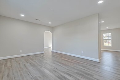 10326 Wicklowe St, Houston, TX 77016 - photo 5