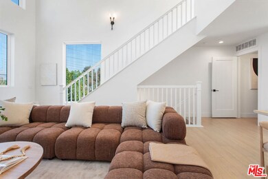 11210 W Victory Blvd, Burbank, CA 91606 - photo 5