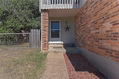 Property entrance with fence and a balcony