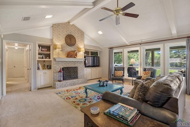 Living area with lofted ceiling with beams, a text