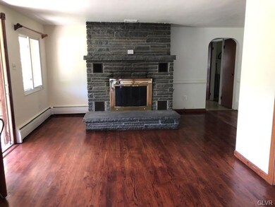 901 Bushkill Dr, Bath, PA 18014 - photo 3