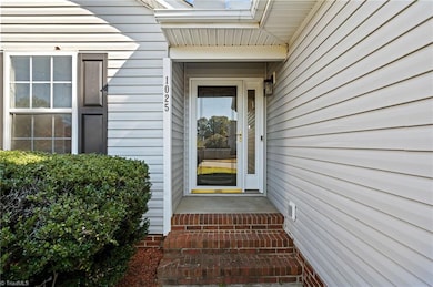 1025 Somerset Crossing Ln, Kernersville, NC 27284 - photo 4