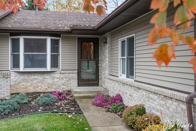 2205 Mapleton NE - 2