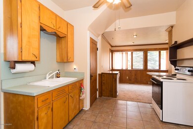 516 Clay St, Niles, MI 49120 - photo 3