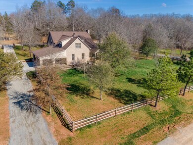 5861 Hidden Oaks Ln, Clover, SC 29710 - photo 4