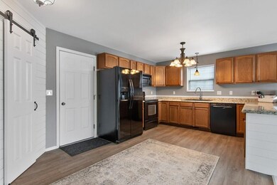 Kitchen & Dining Area