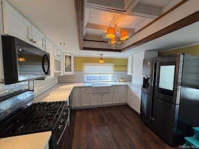 658 Sound Ave unit F6, Calverton, NY 11933 - photo 6