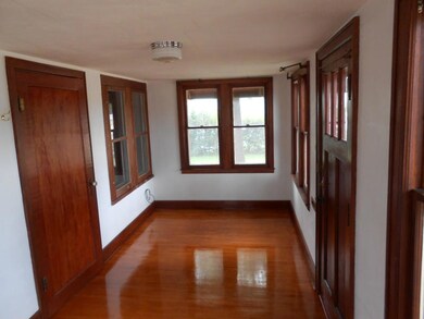 2nd View of Sunroom<|><|>